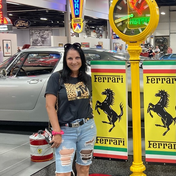 Meet your Posher, Doreen - Picture 2 of 2